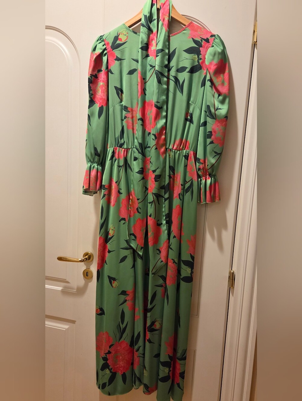 Green Floral Maxi Dress with Tie Neck and Long Sleeves